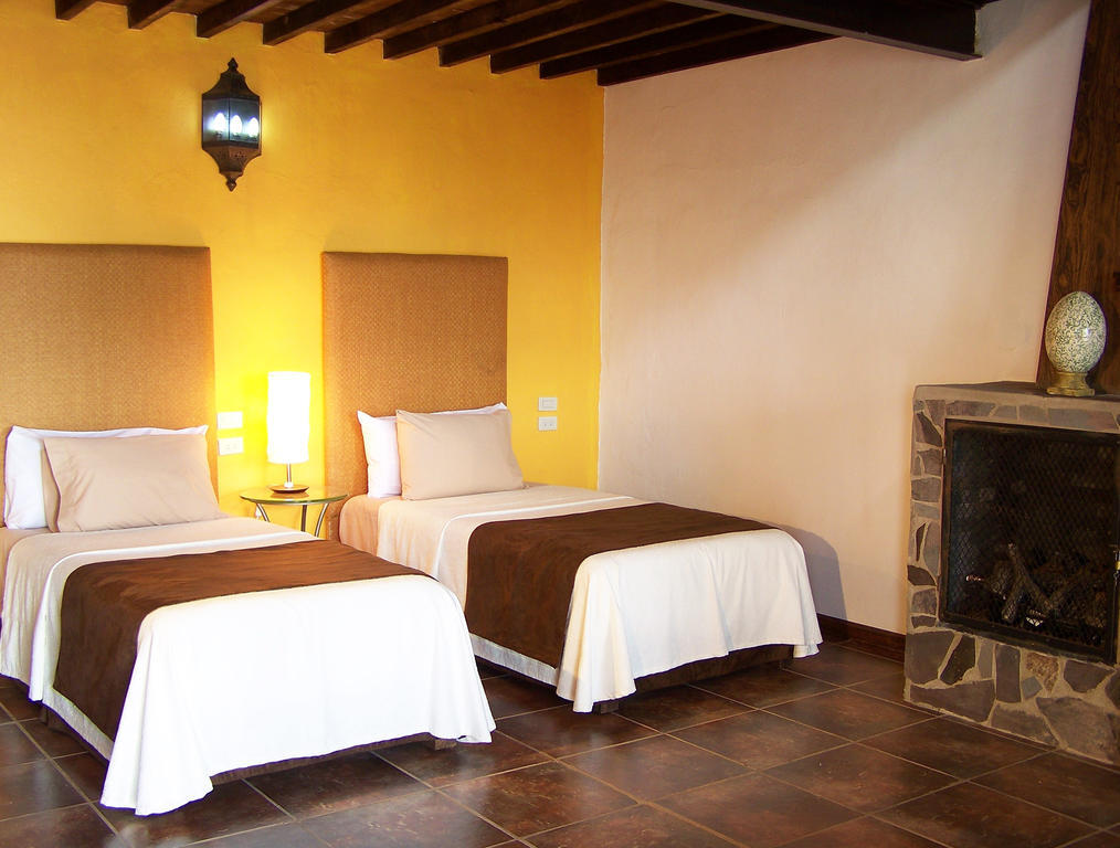 Hotel Villa Cassis Тапалпа Стая снимка