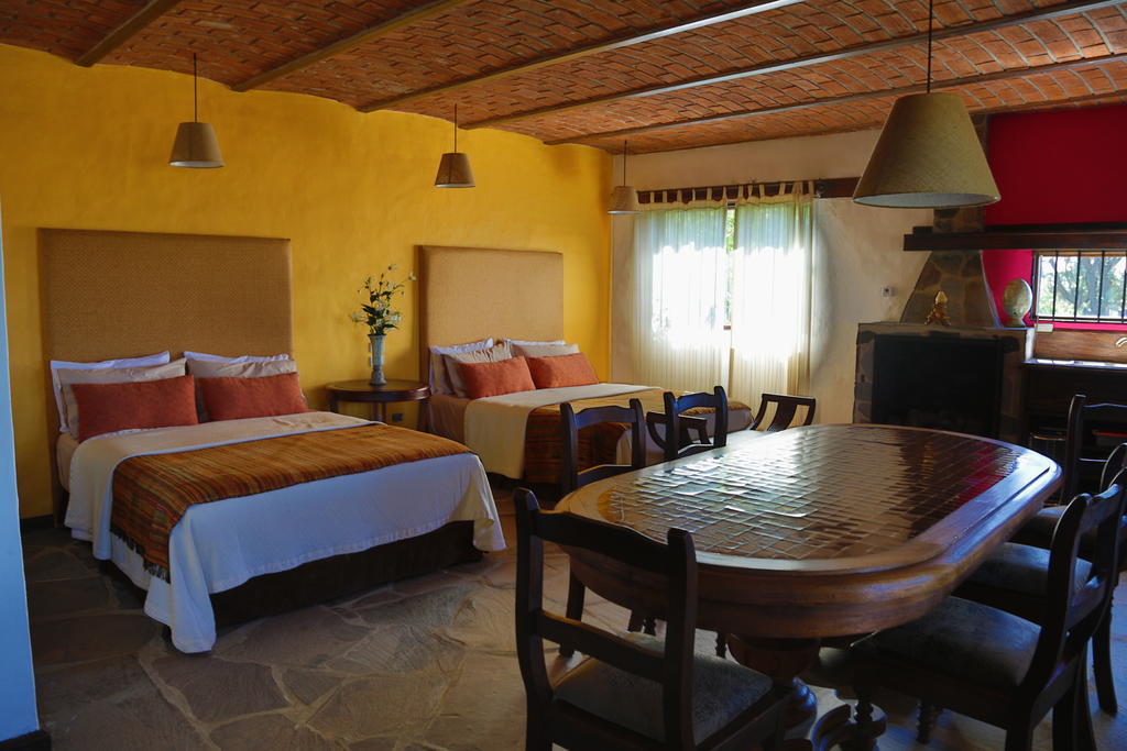 Hotel Villa Cassis Тапалпа Стая снимка