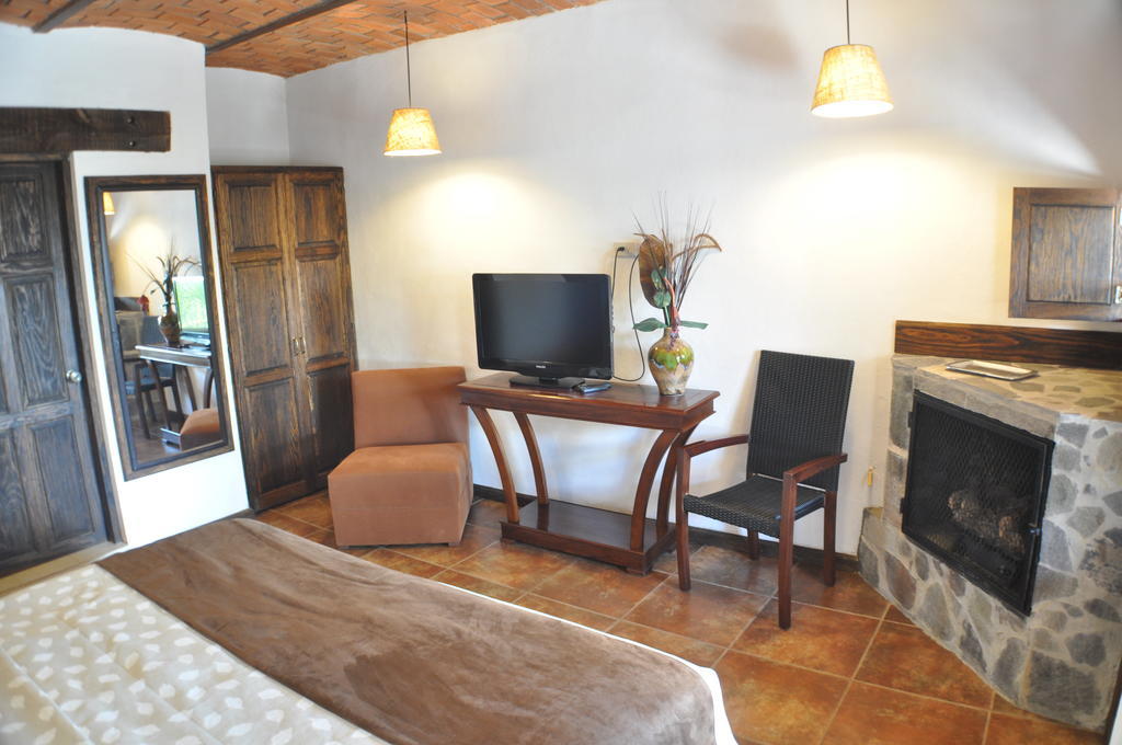 Hotel Villa Cassis Тапалпа Стая снимка