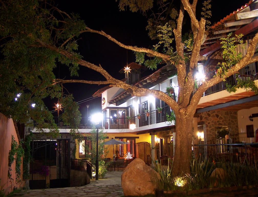 Hotel Villa Cassis Тапалпа Екстериор снимка