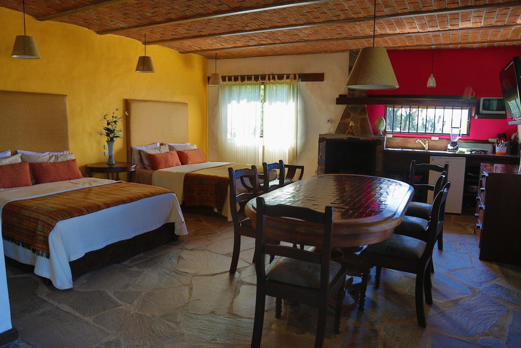 Hotel Villa Cassis Тапалпа Стая снимка